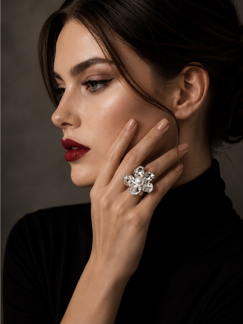 Silver tone elegant Floral Pearl Statement Ring - Picture 2 of 6